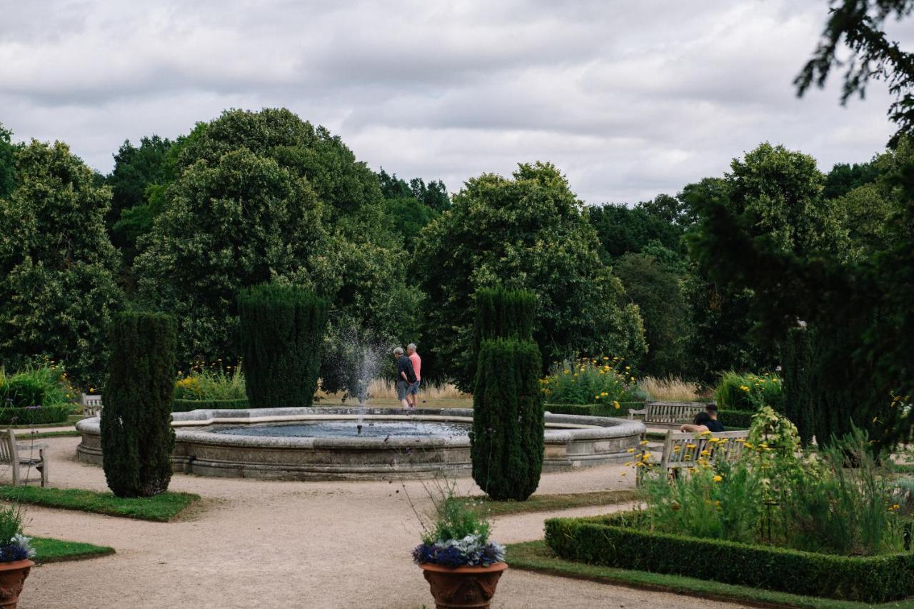 Ashridge House Hotel Бъркхамстед Екстериор снимка
