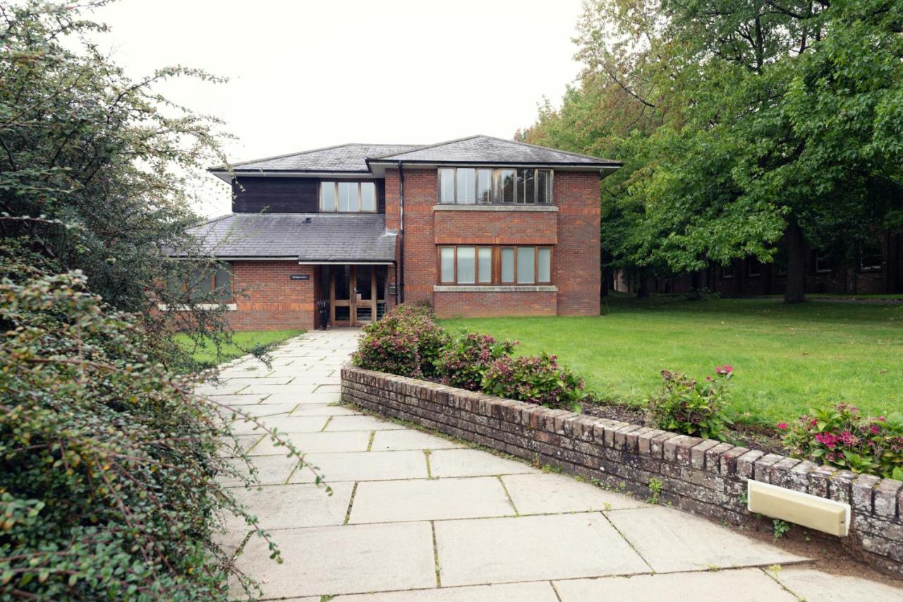 Ashridge House Hotel Бъркхамстед Екстериор снимка